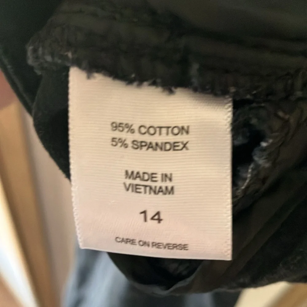 FINAL MARKDOWN New York & Company Dark Stretch jeans 14